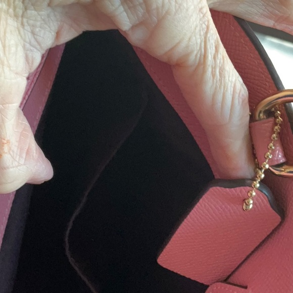 Beautiful Coach purse that is in EGUC. - Picture 5 of 9
